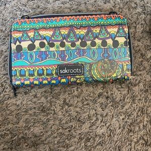 Nice wallet. Wonderful pattern. A little wear and tear.